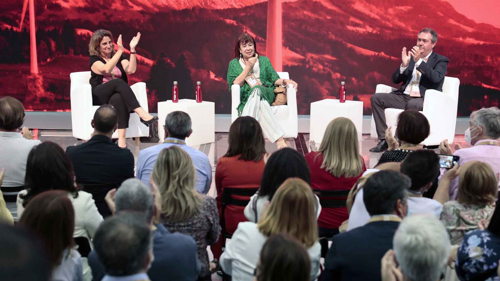 Teresa Ribera, Cristina Narbona y Juan Espadas, en su charla sobre transición ecológica del 40º congreso del PSOE.