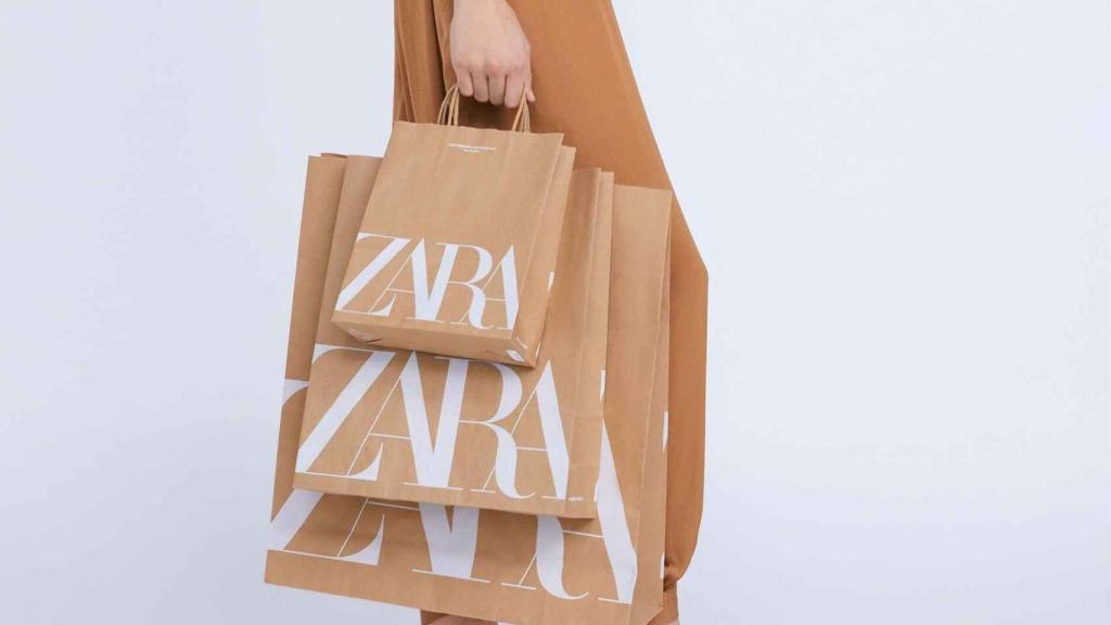 Zara y el resto de tiendas de Inditex cobrarán por las bolsas a partir del lunes