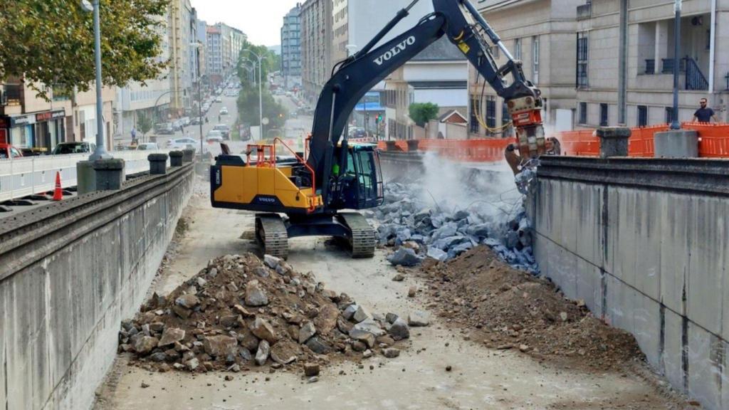 Obras en el paso inferior de la Avenida de Arteixo