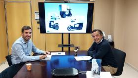 Adrián Pena, CEO de Deelivers (izda.) y Pedro Martínez, CEO de VMS Automotive.