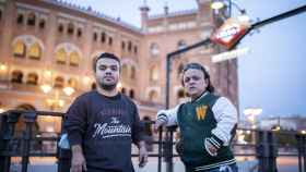 Robet y Jimmy en la parada de Metro de la Plaza de Toros de Las Ventas.