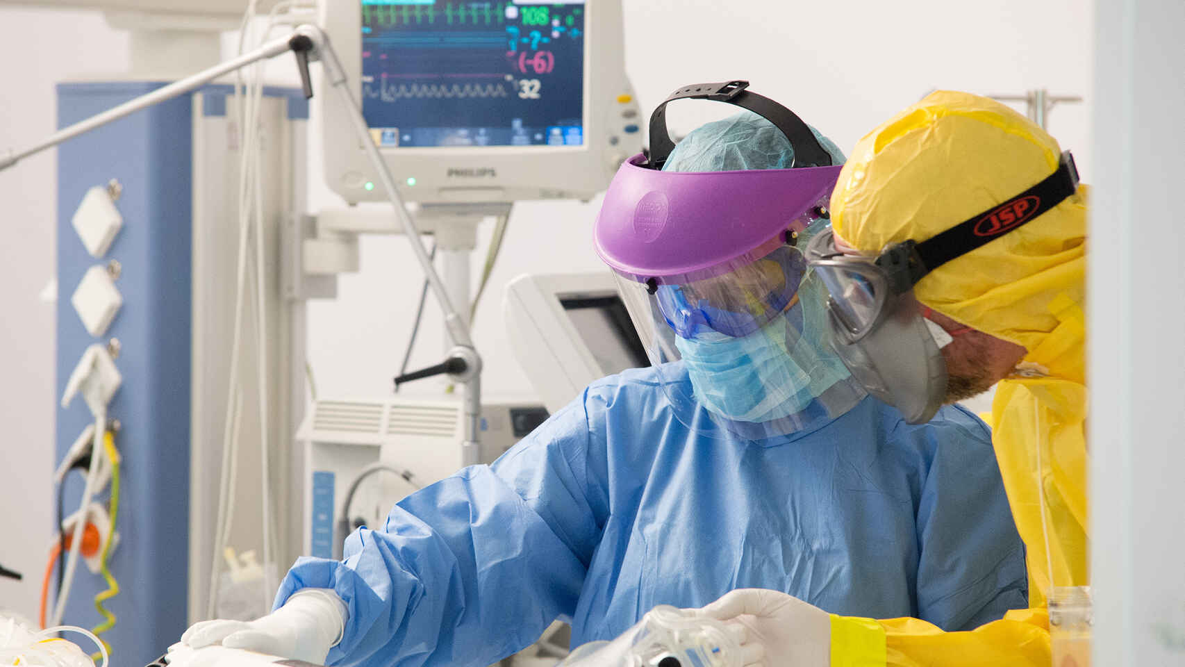 Sanitarios en una imagen de archivo.