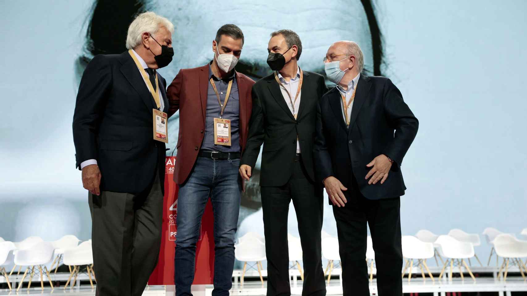 Felipe González, Pedro Sánchez, José Luis Rodríguez Zapatero y Joaquín Almunia, en el 40 Congreso del PSOE.