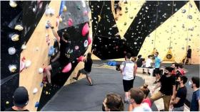 Sesión de escalada en Hangar 4.