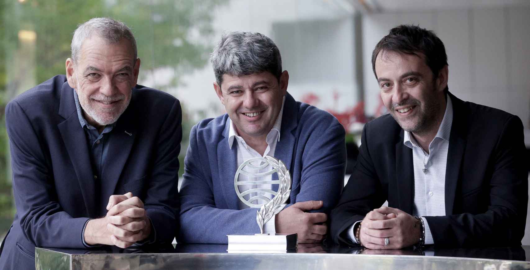 El trío de escritores y guionistas tras Carmen Mola: Jorge Díaz, Antonio Mercero y Agustín Martínez.