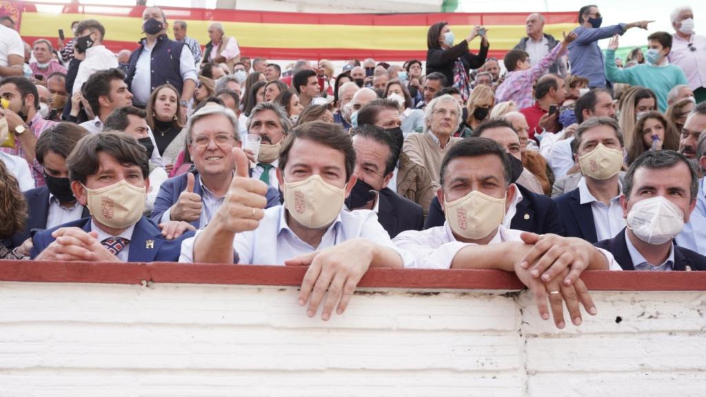 Mañueco asiste a la corrida de toros Arenas de San Pedro