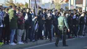 La Guardia Civil contiene a un grupo de aficionados del Salamanca UDS