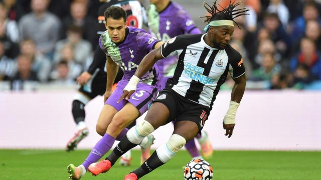Reguilón en un momento del partido contra el Newcastle