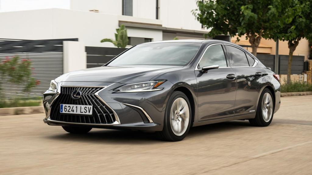 El Lexus ES es uno de los coches que los incorporan junto con el Audi e-tron y Honda e.