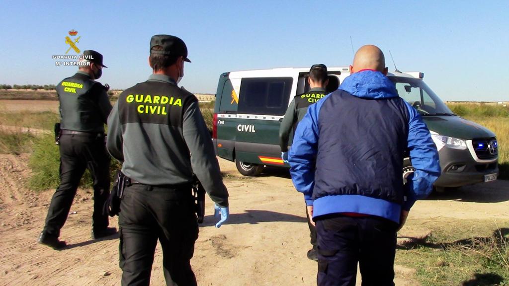 Otro momento de la operación de la Guardia Civil