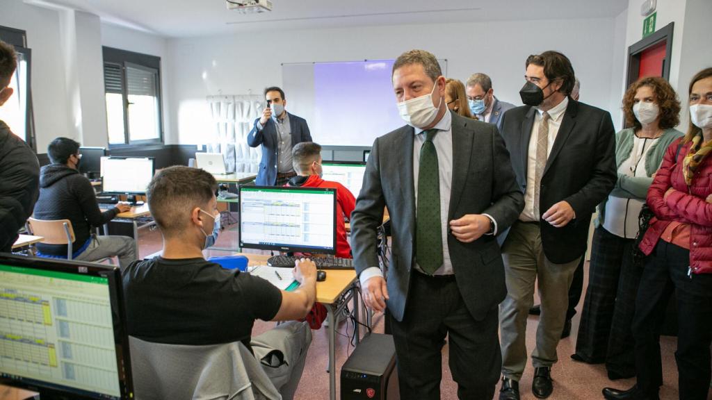 Emiliano García-Page en la inauguración de la ampliación del IES Alejo Vera de Marchamalo (Guadalajara)