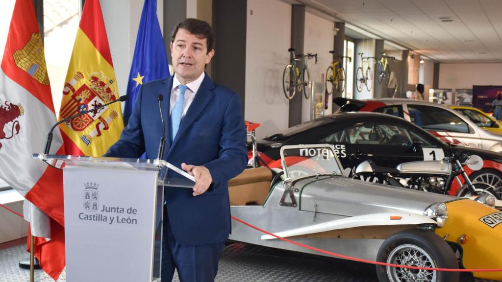 isita de Fernández Mañueco al Museo de la Automoción de Salamanca