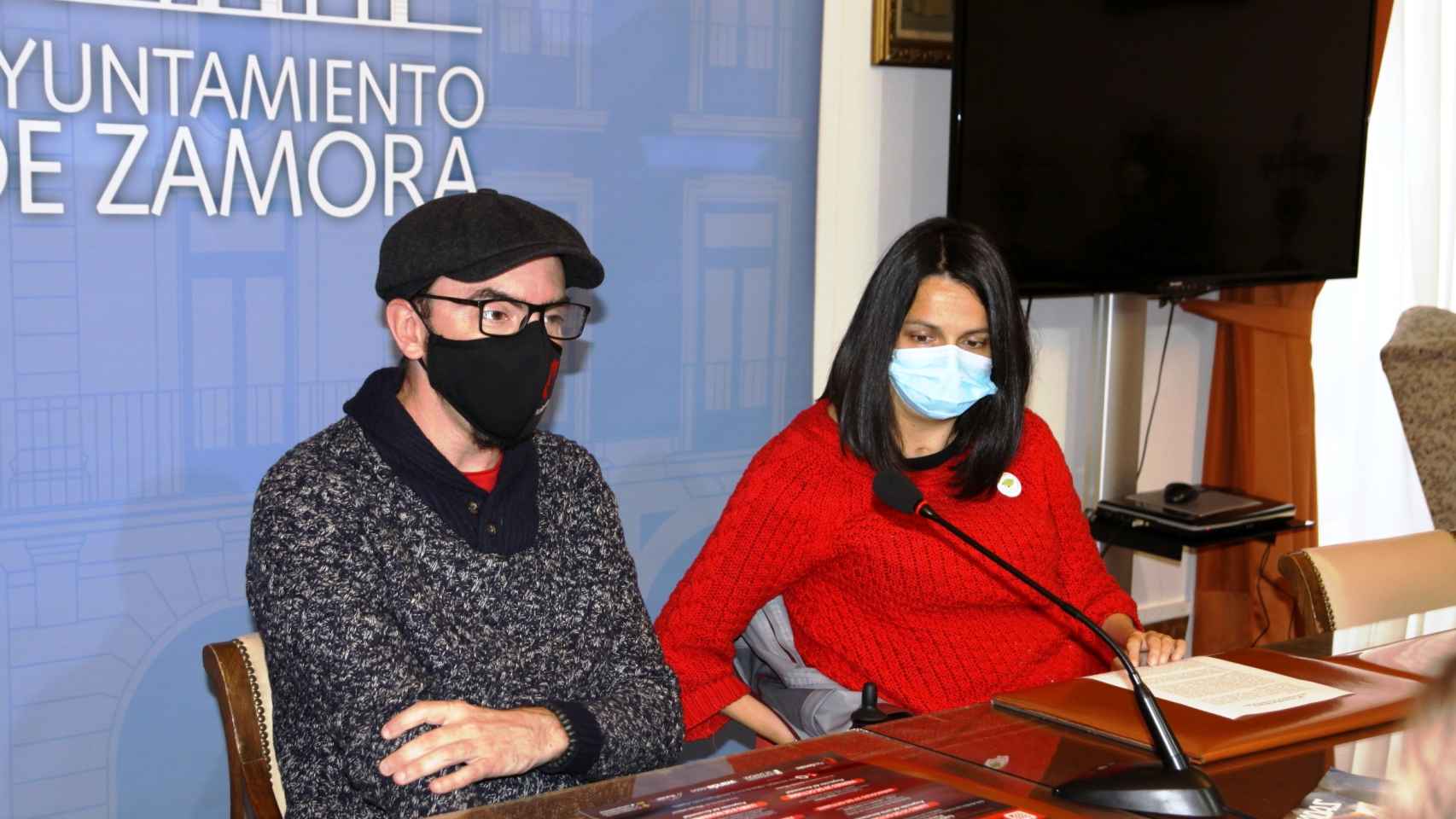 Paco González y María Eugenia Cabezas en la presentación de las III Jornadas Lobo Ibérico