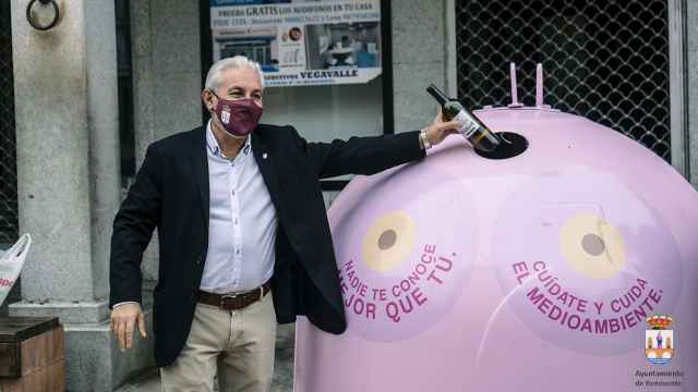 Manuel Burón inaugura uno de los contenedores de reciclaje de vidrio