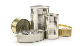 Varias latas de aluminio para conservar alimentos.