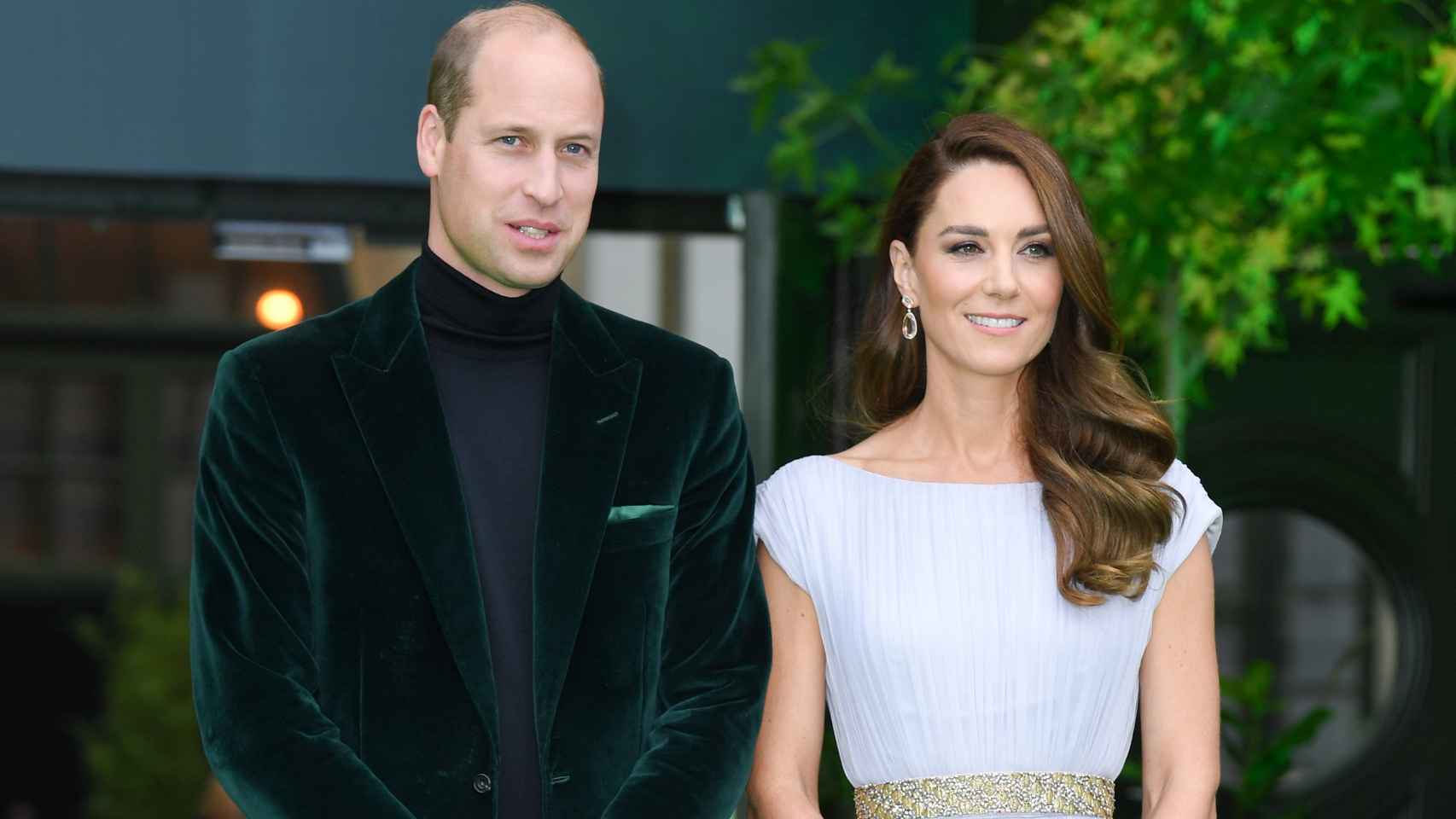 El príncipe Guillermo y su esposa, Kate Middleton, en la alfombra verde de los premios Earthshot | Foto: Gtres