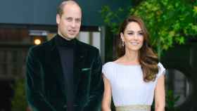 El príncipe Guillermo y su esposa, Kate Middleton, en la alfombra verde de los premios Earthshot | Foto: Gtres