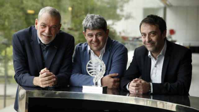 Jorge Díaz, Antonio Mercero y Agustín Martínez, el trío de escritores bajo el seudónimo Carmen Mola. Foto: Planeta