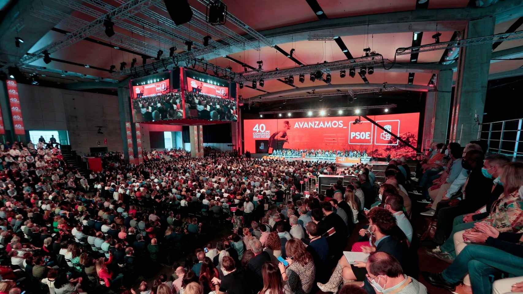 Vista del escenario principal del 40 Congreso Federal del PSOE.