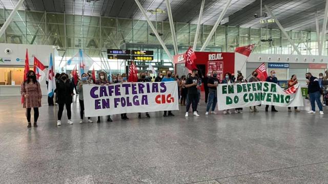 La concentración de los trabajadores de la cafetería.