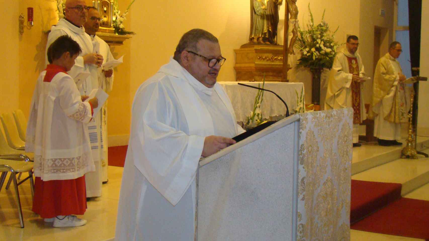 El padre Fernando oficiando una misa en septiembre de 2018 en la Iglesia de San José.