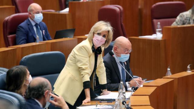 La consejera de Sanidad, Verónica Casado, durante una de sus intervenciones en el Pleno de las Cortes