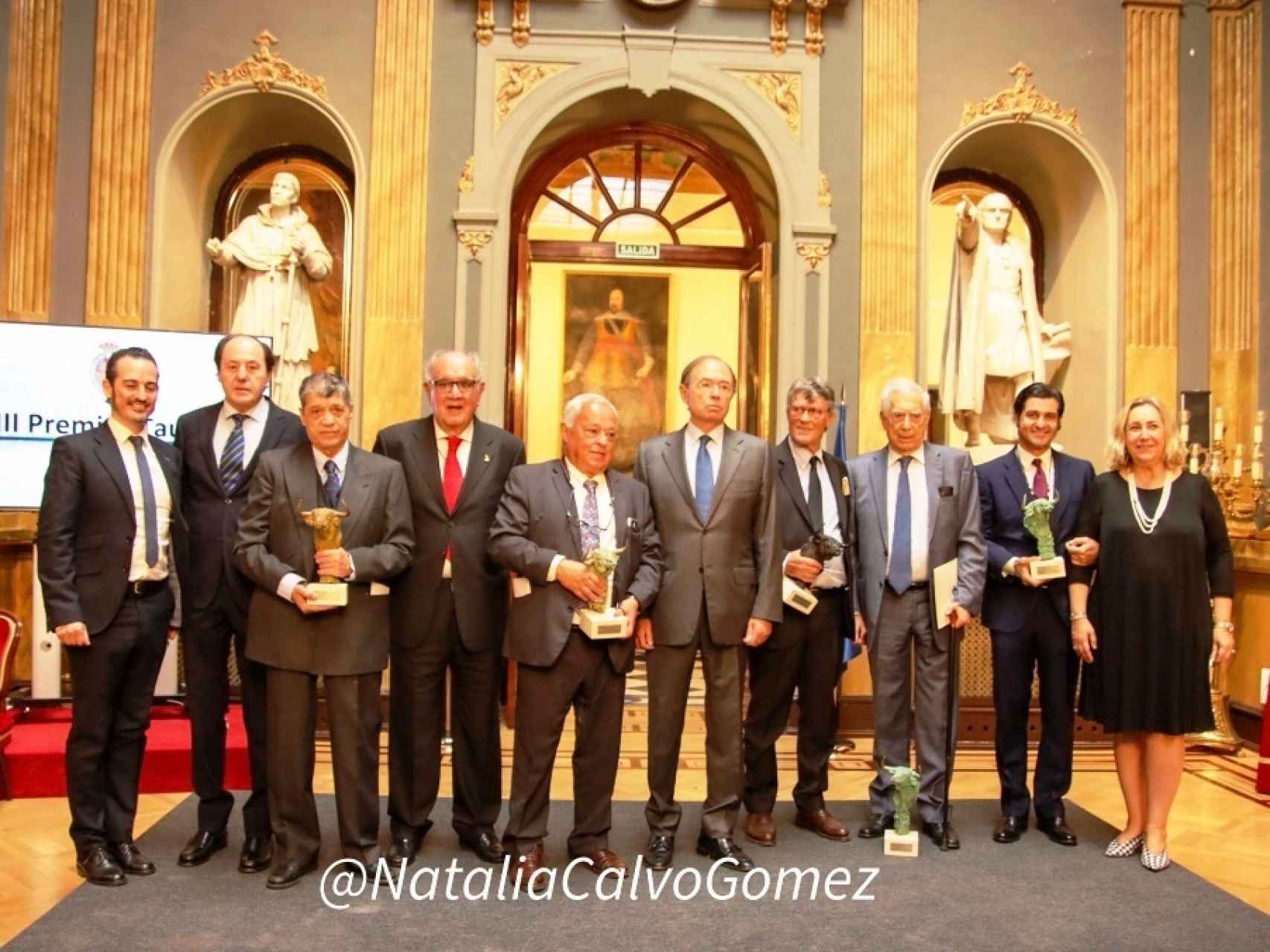 Vargas Llosa y Gonzalo Santonja recogen los premios. Fotografía: Natalia Calvo