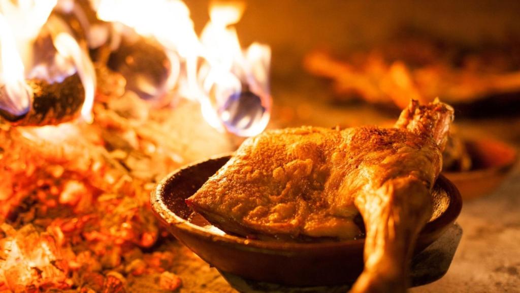 Lechazo asado al horno de leña