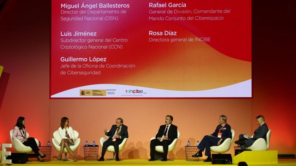 Imagen de una mesa redonda del Encuentro Internacional de Seguridad de la Información (ENISE) organizado por Incibe