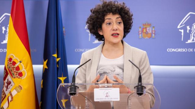 Aina Vidal durante una rueda de prensa en el Congreso.