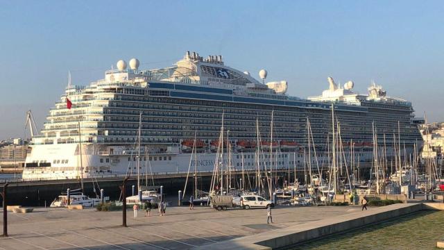 El crucero Skyprincess en el puerto de A Coruña