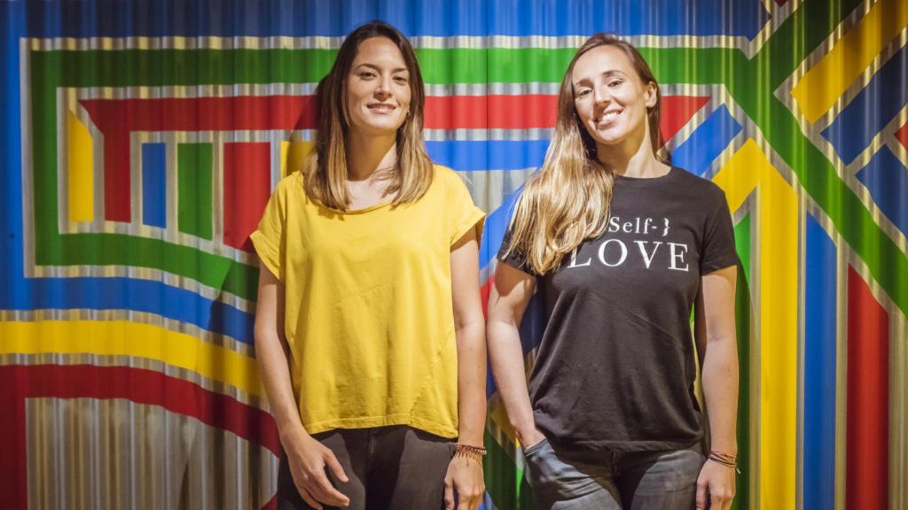 Xandra Etxabe y María Luke están al frente del equipo de Fixme Connect, liderado por mujeres. Las fundadoras de la startup reivindican el papel de la mujer emprendedora ante la falta de referentes femeninos en el sector 'tech'.