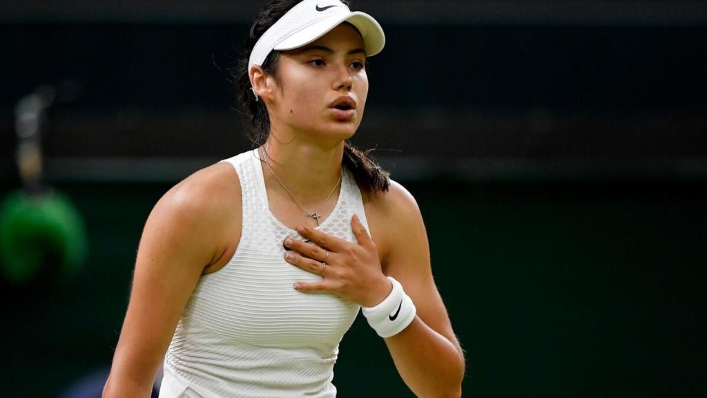 Emma Raducanu, durante un partido de Wimbledon