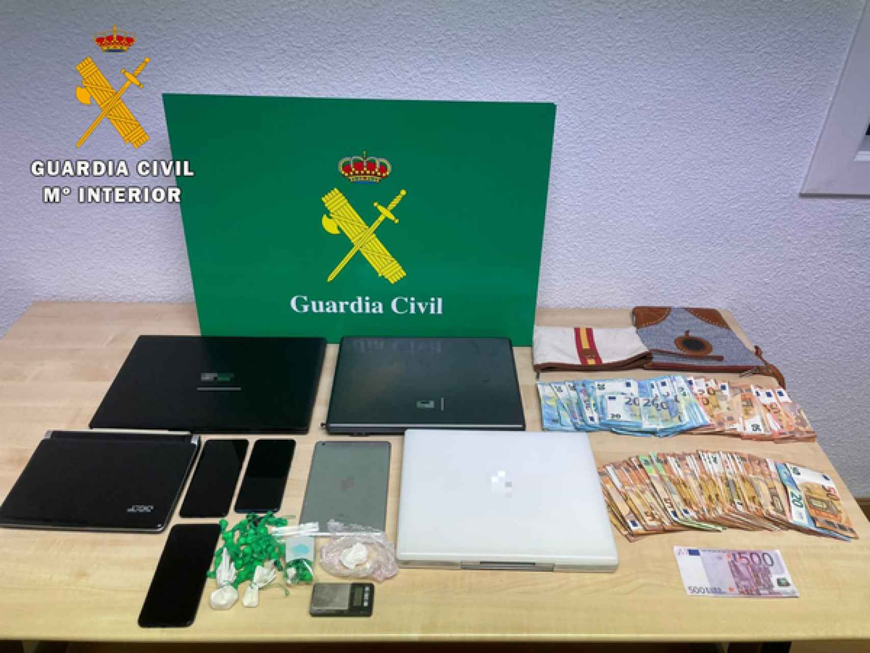 Materiales incautados durante la operación de la Guardia Civil en Arévalo