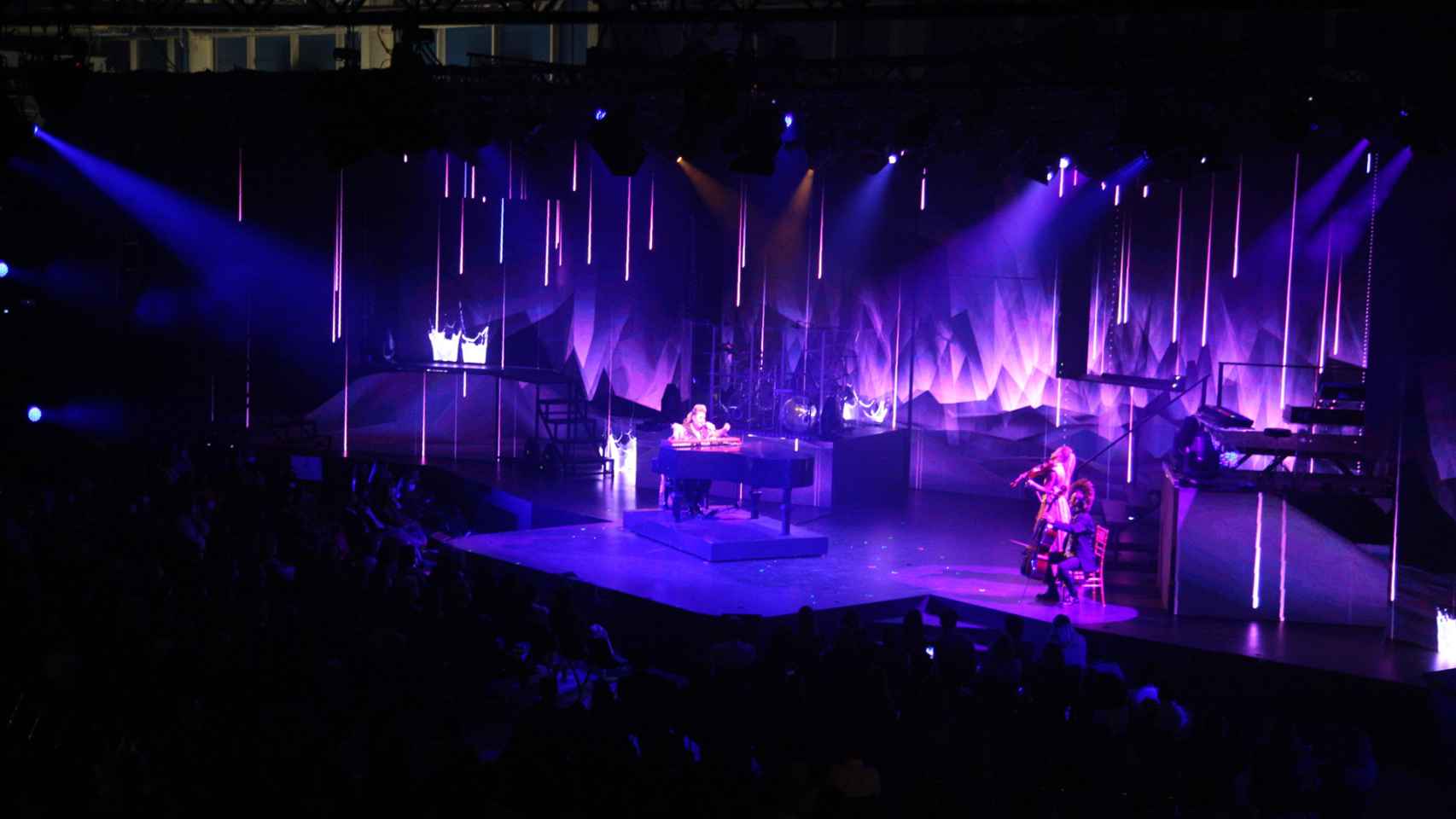 El escenario de Wah Madrid se llena de música durante una actuación sin precedentes.