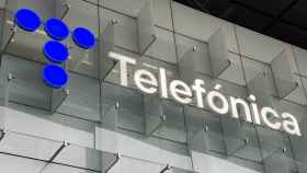 Logo de Telefónica en un edificio de la compañía.