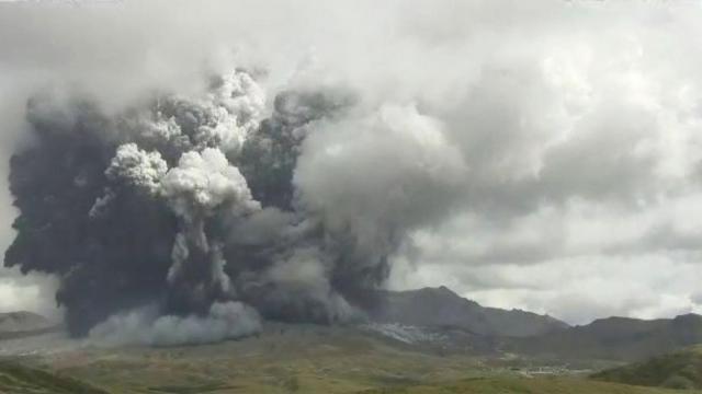 El Monte Aso en Japón entra en erupción. Efe