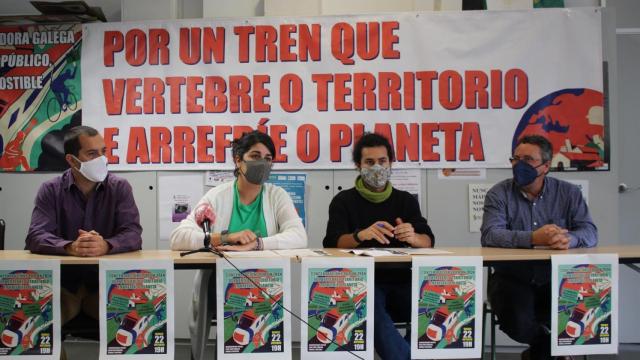 La Coordinadora Galega polo Tren Público Social e Sostible en rueda de prensa.