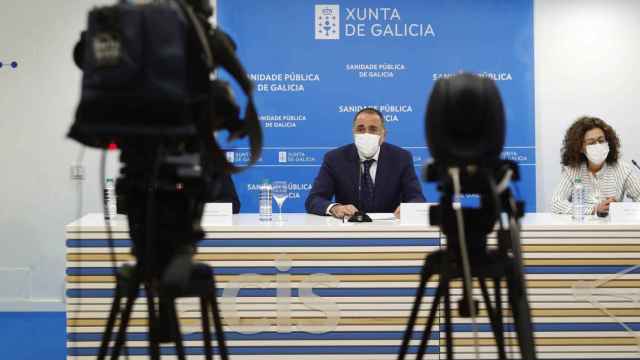 El conselleiro de Sanidade en rueda de prensa en Santiago.