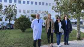 El gerente del área sanitaria de Vigo y la delegada territorial de la Xunta en una visita al Meixoeiro