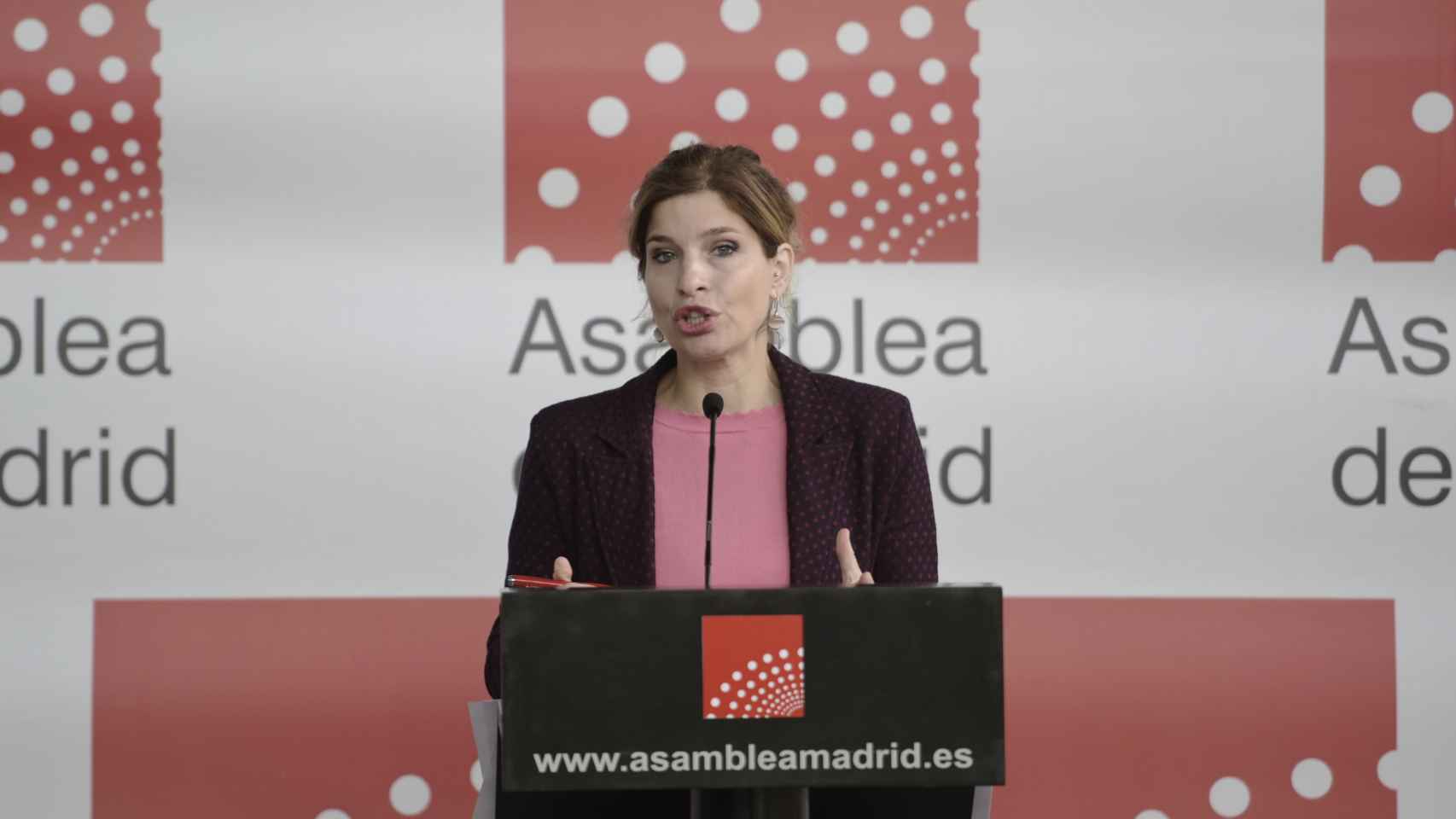 La portavoz del PSOE, Hana Jalloul, ofrece declaraciones a los medios tras la sesión de control al Gobierno regional en la Asamblea de Madrid.