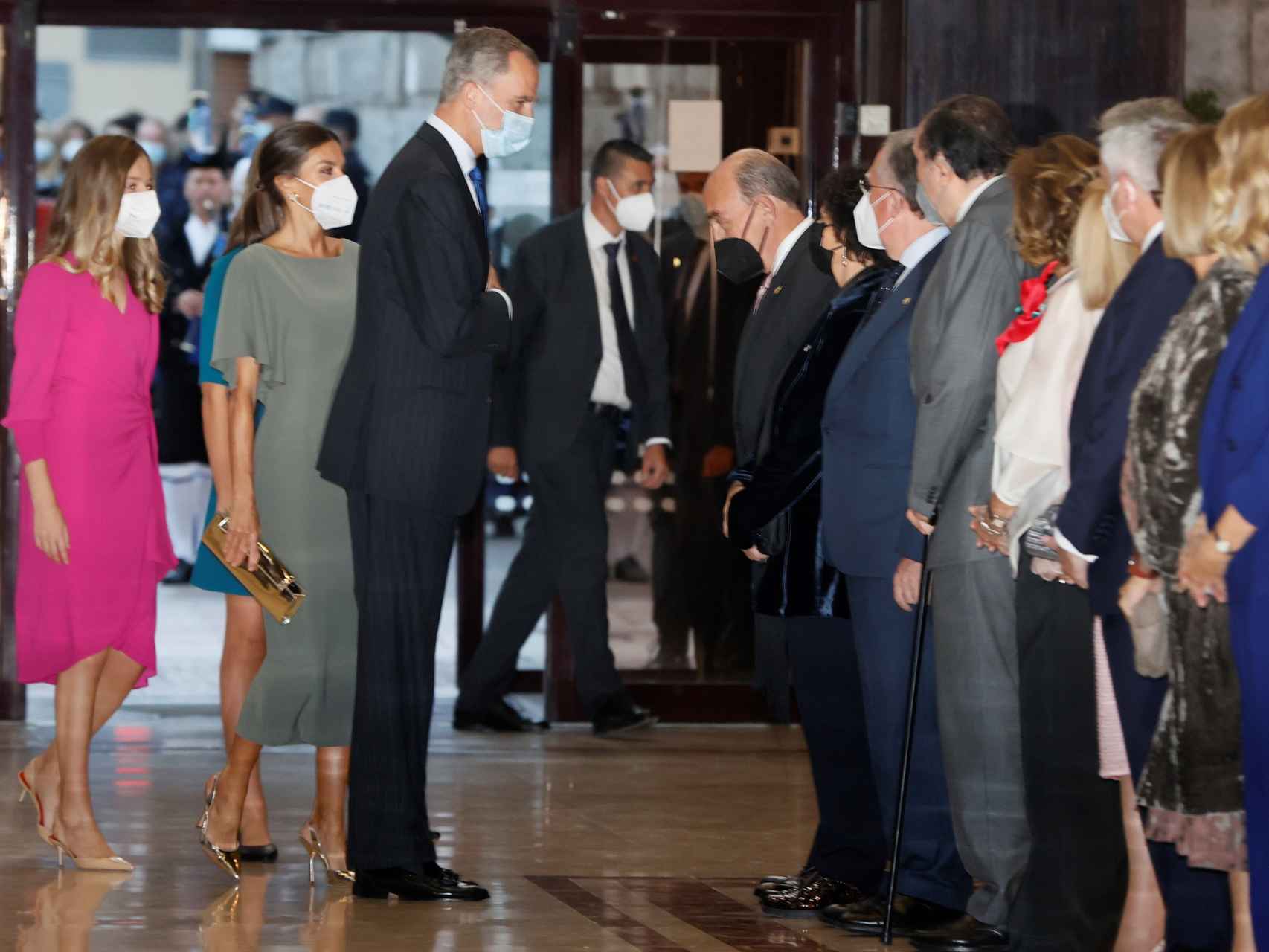 La Familia Real accediendo al Auditorio Palacio de Congresos Príncipe Felipe de Oviedo.