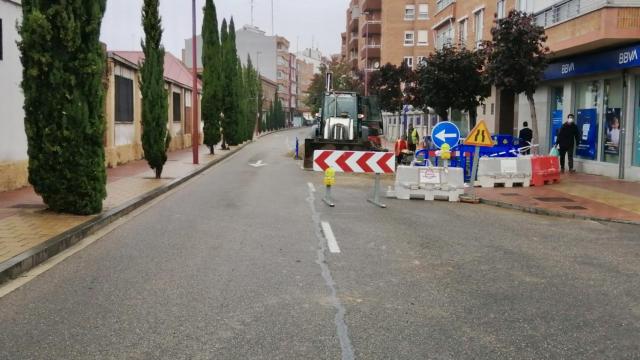 Un carril de la Carretera Rueda permanece cortado al tráfico