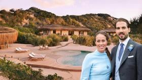 Nina Flohr y Philippos de Grecia junto al hotel de África, en un montaje de JALEOS.