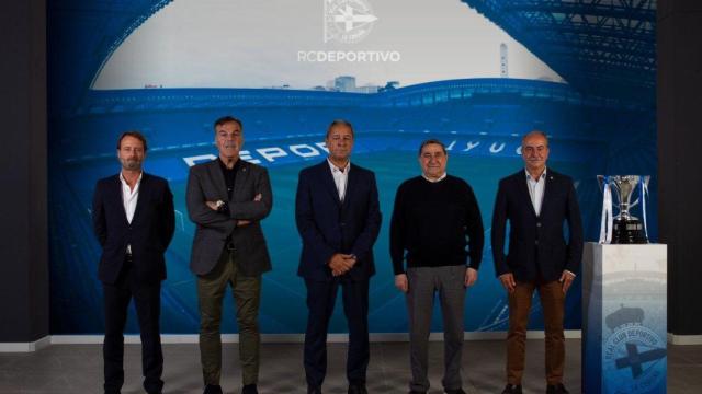 Juan Antonio Armenteros, Fernando Vidal, Tino Fernández, Lendoiro y Couceiro estuvieron en el palco de Riazor