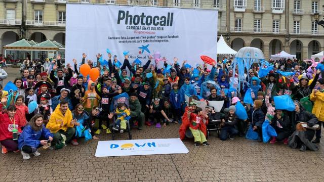 Participantes de Down Coruña en la carrera solidaria ENKI de 2019.