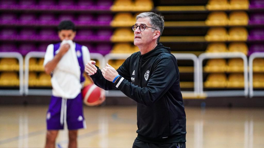 Roberto González durante uno de los entrenamientos del UEMC Real Valladolid