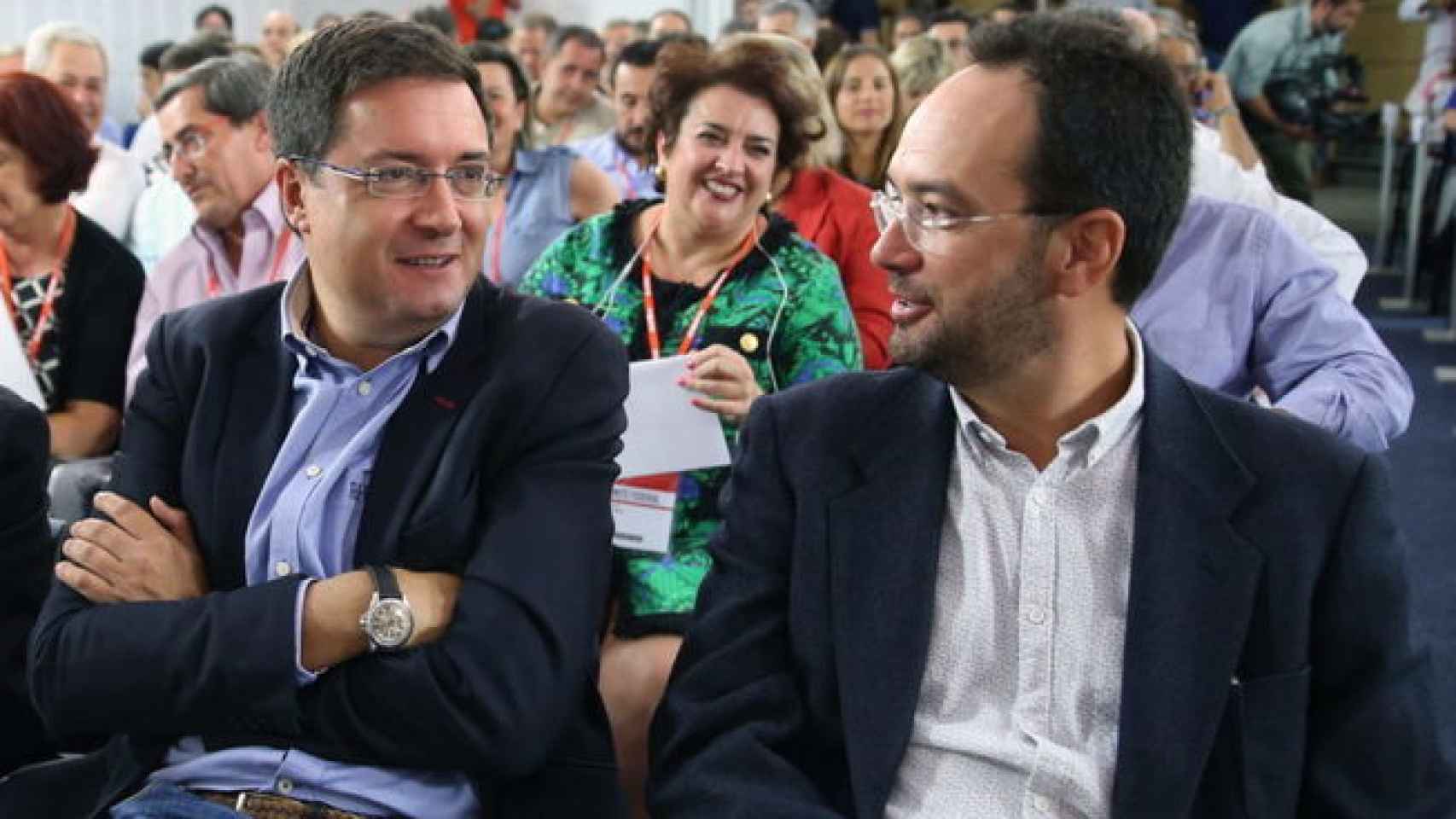 Óscar López y Antonio Hernando, entonces portavoces del PSOE en el Senado y el Congreso de los Diputados.