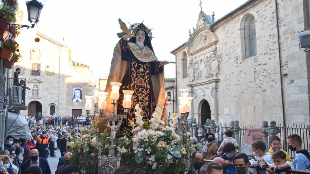 Imágenes de la entrada en clausura de Santa Teresa en Alba de Tormes