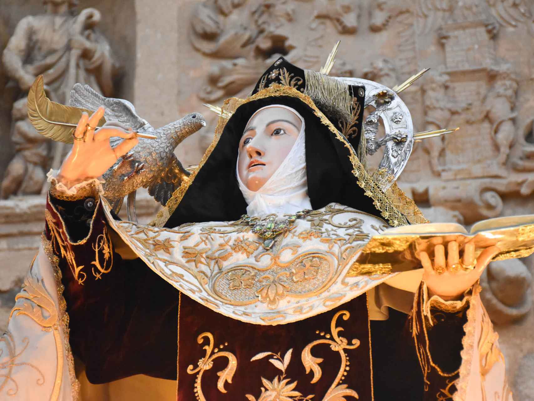 Imágenes de la entrada en clausura de Santa Teresa en Alba de Tormes